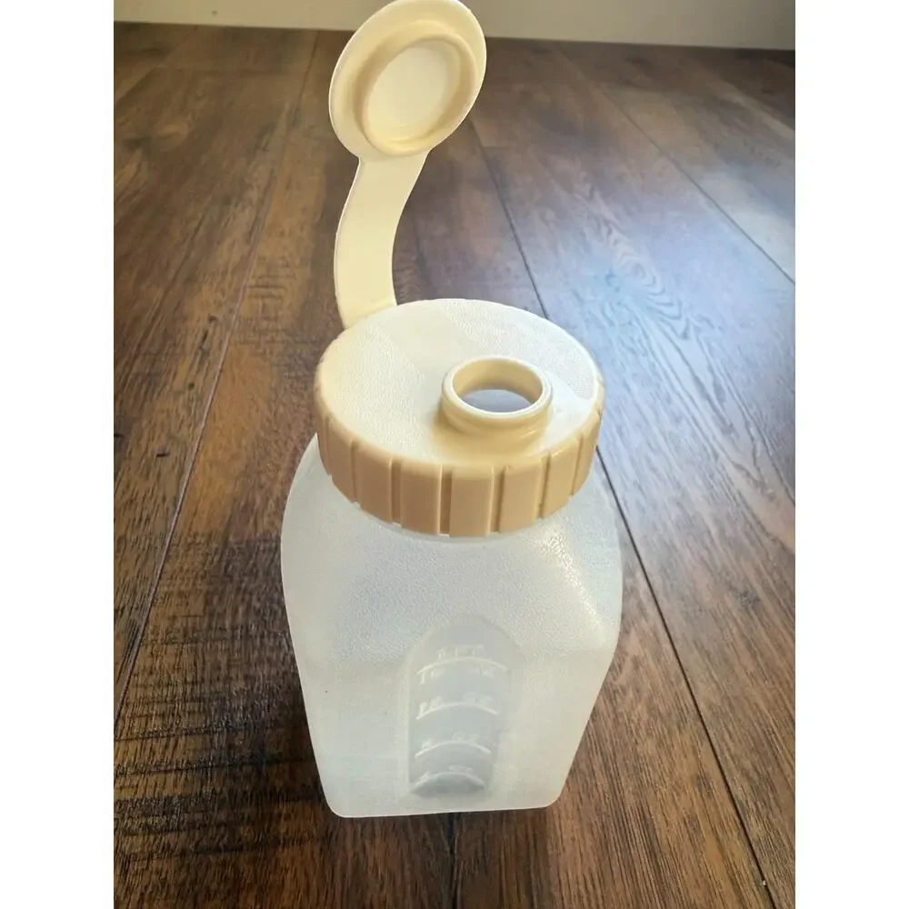 Vintage Rubbermaid Servin Saver 16oz Bottle Flip Top Lid